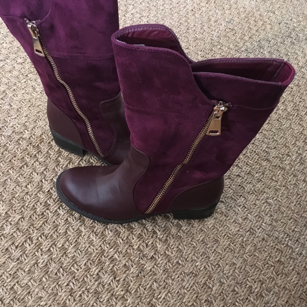 Burgundy boot gold zipper size 7.5 fit like 7